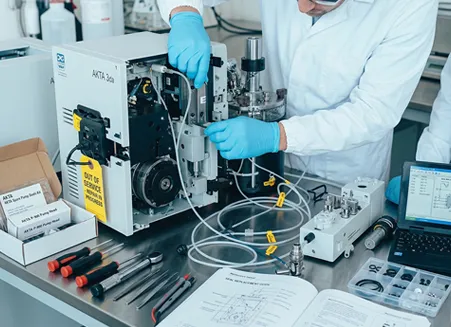 Équipements de chromatographie liquide AKTA en laboratoire Dépannage, réparation, maintenance et assistance des systèmes de chromatographie AKTA en Suisse.