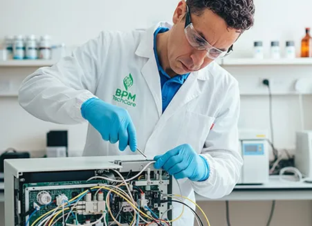 Technicien spécialisé AKTA chromatographie Suisse Besoin d'un expert AKTA ? BPM TechCare assure la maintenance, le diagnostic et la réparation de vos systèmes de chromatographie avec réactivité et expertise.